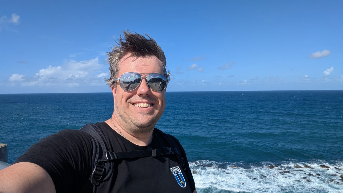 PXL_20251130_175601190