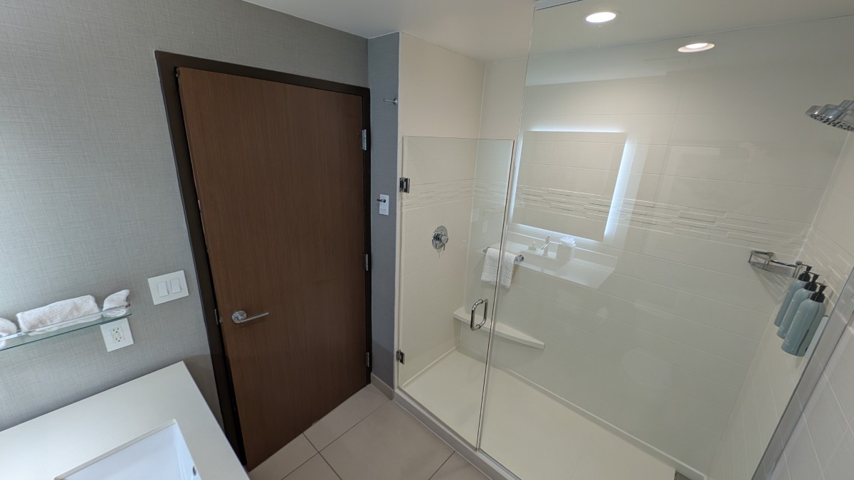 PXL_20251203_003652893