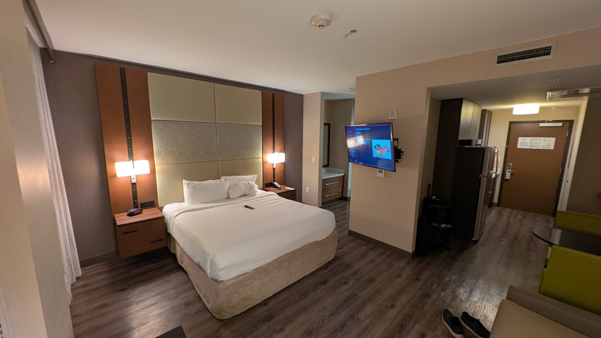 PXL_20251203_004442762