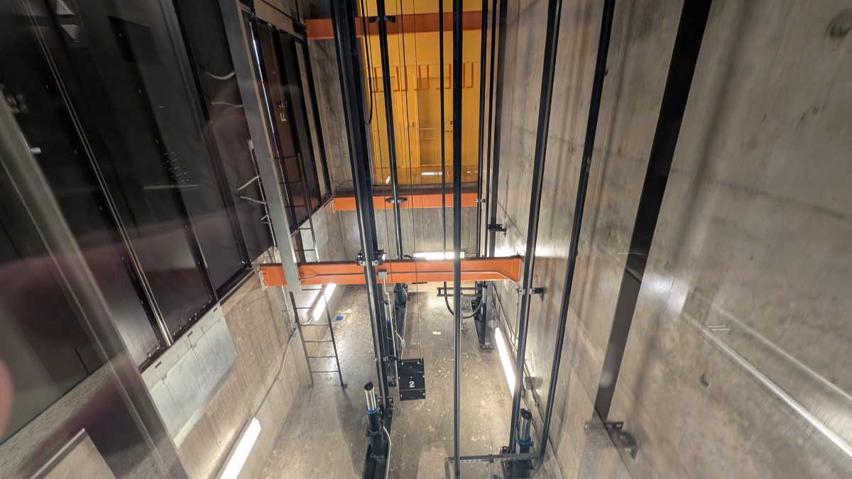 PXL_20251203_190328724