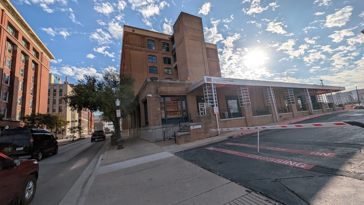 PXL_20251203_211321305