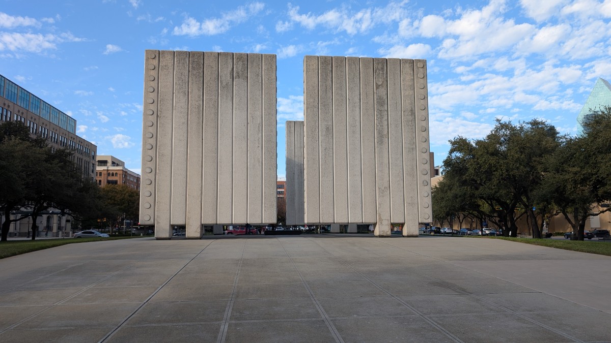 PXL_20251203_211954483